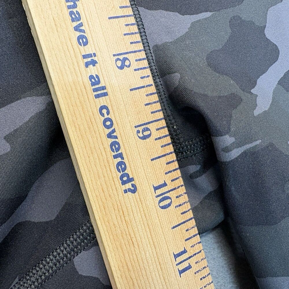 NEW Athleta Size Medium Ultimate Stash Pocket Camo 7" Short Stretch NWT - Picture 9 of 10
